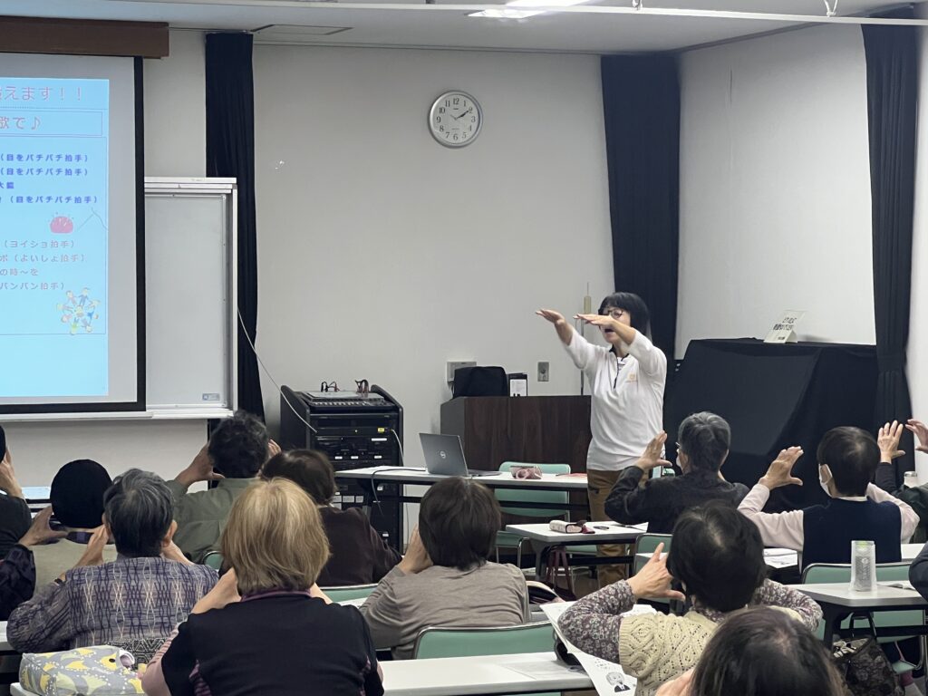 歌う前には声出しをしてから歌います。