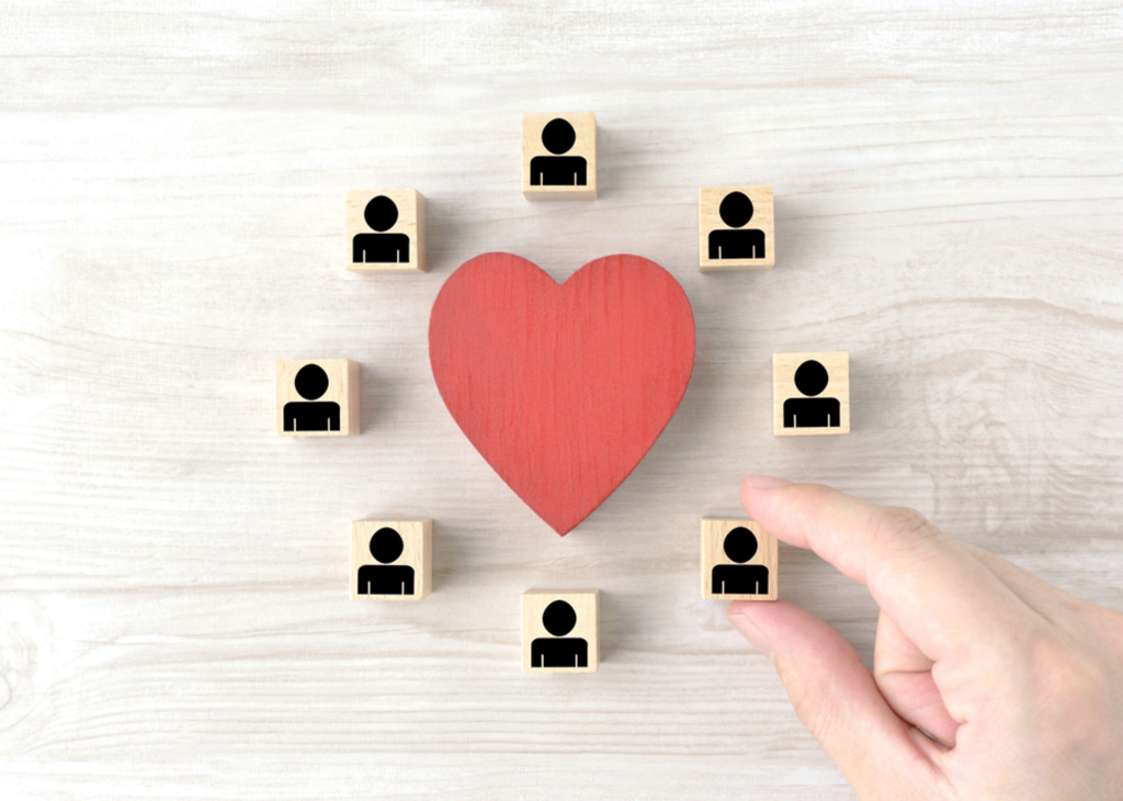 手と手が触れ合うつながりのイメージ